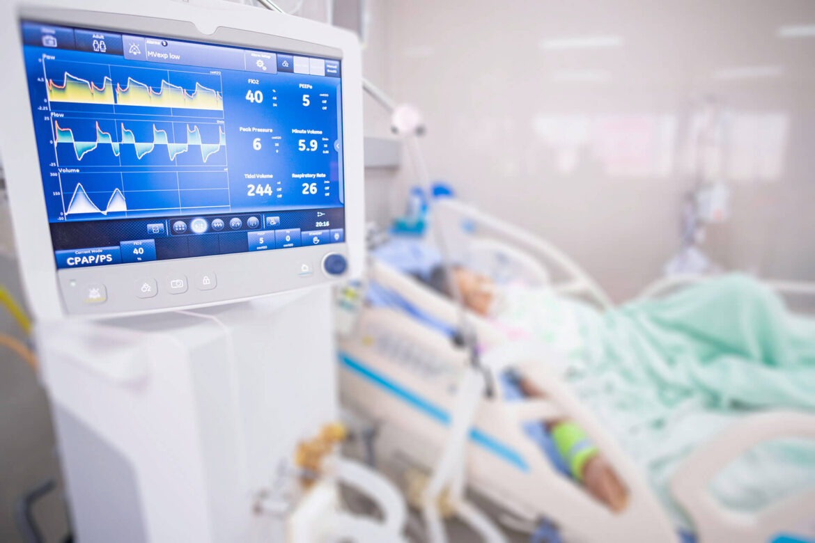Exploramos la importancia de un equipamiento hospitalario de calidad en áreas críticas y cómo su relevancia impacta positivamente en la atención médica, tanto para el personal de salud como para los pacientes